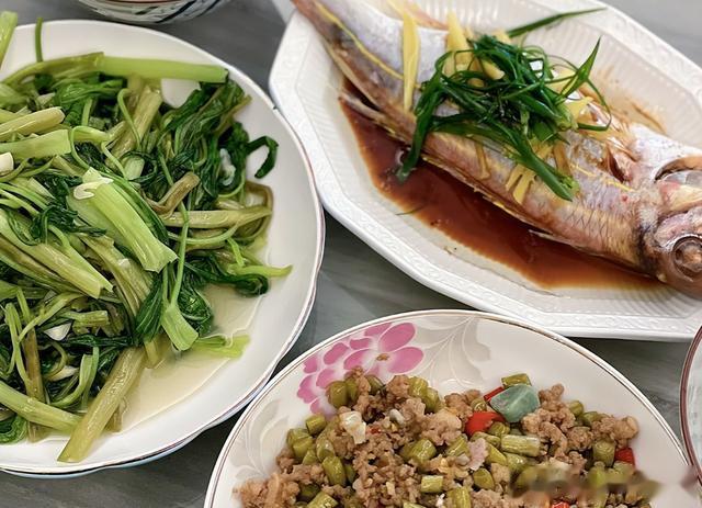 江苏女子晒老公做的饭菜，因只有2道菜走红，网友：嫁对人真幸福