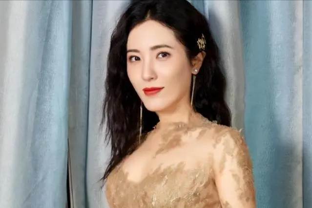 机修工平民影帝李易祥,和女星曾黎分手,转身娶韩国美女为妻