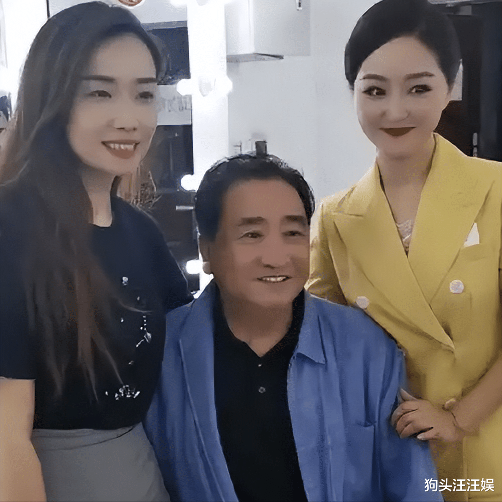 一张照片,揭开相声圈的“真实面目”,74岁姜昆狐狸尾巴藏不住了