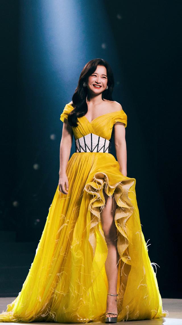 瘦身成功后的贾玲如花似玉，魅力值飙升