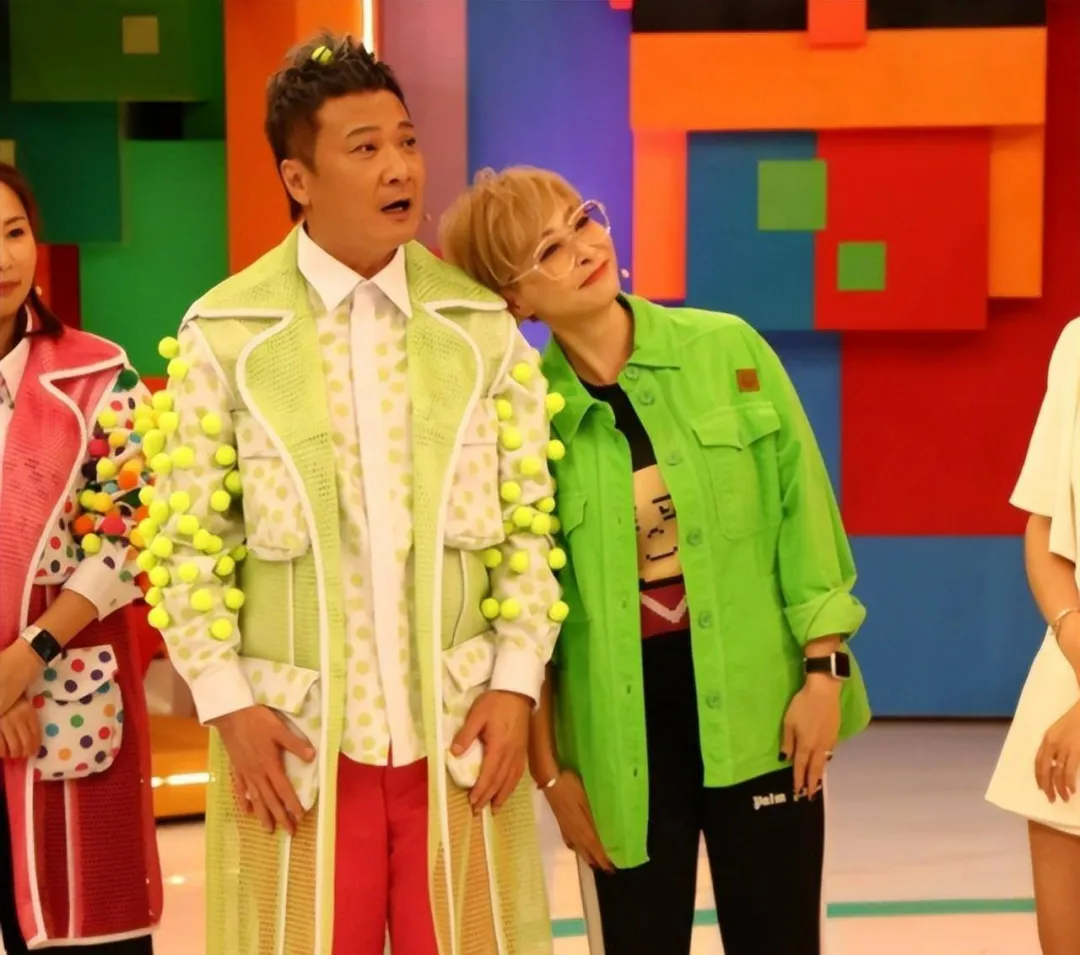 六位港星女神泰旅风情：泳装共赏阳光海浪间，星途起伏见证演艺人生