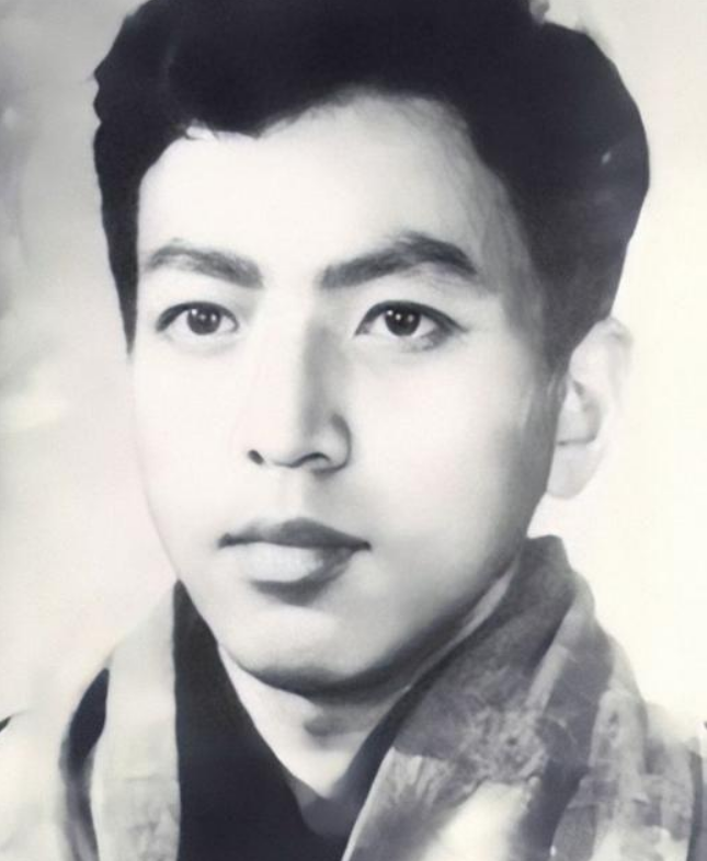 1991年张宁和林豆豆夫妇的合影，她不愧是“选妃”出身，颜值很高