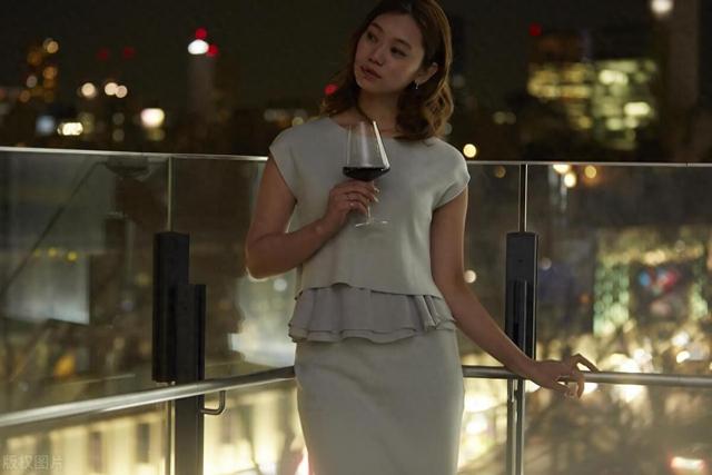 女性太过于精明独立，是找不到老公的，男人很怕这类型女人