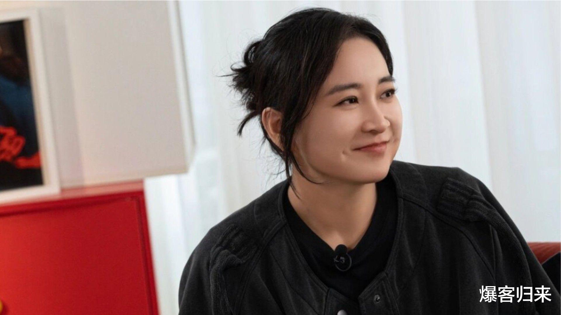 贾玲瘦身亮相,腹肌抢眼,拿下奢侈代言,展现励志新形象!