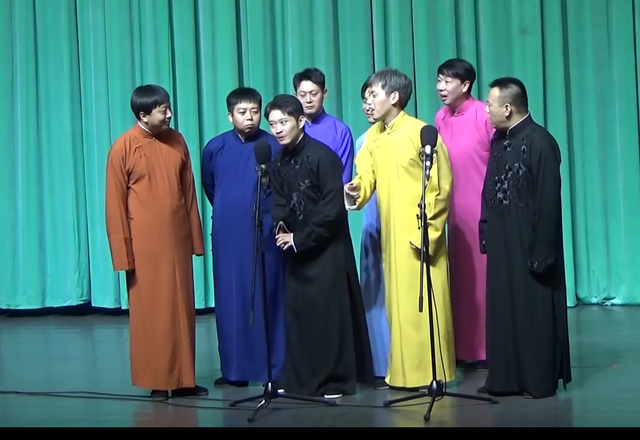 相声|相声《导演的心事》剧场版曝光,和春晚不一样,网友纷纷点赞