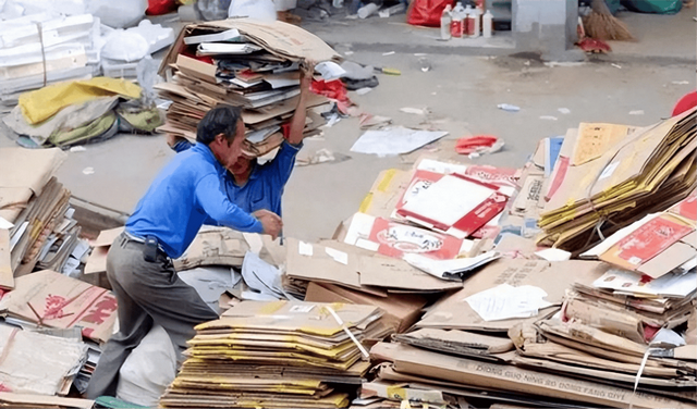 给女友庆生，太晚留宿她家，看到浴室的洗发水，我果断选择离开