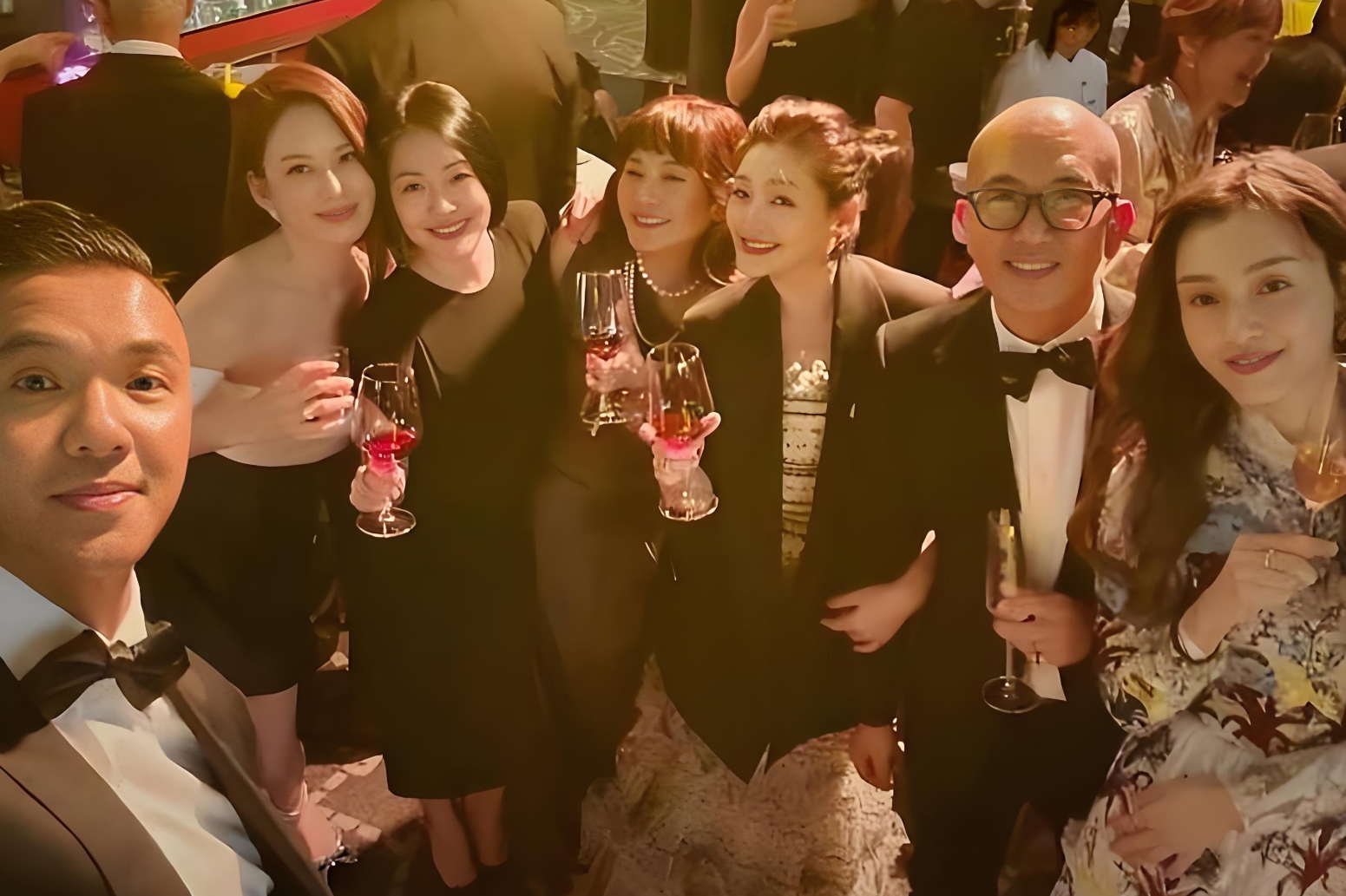 丧事喜办!大S头七撞上结婚纪念日,S家邀请亲友吃蛋糕庆祝