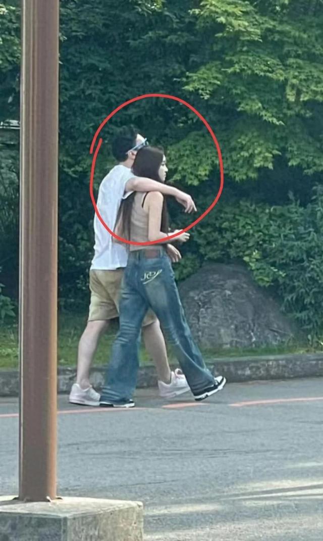 王思聪躺女友腿上睡觉,好放松!21岁温婉端庄,有望成王家媳妇