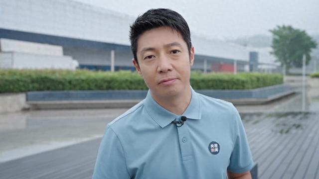 她与撒贝宁结婚8年，原来是个“二婚头”，前夫丝毫不比小撒差！