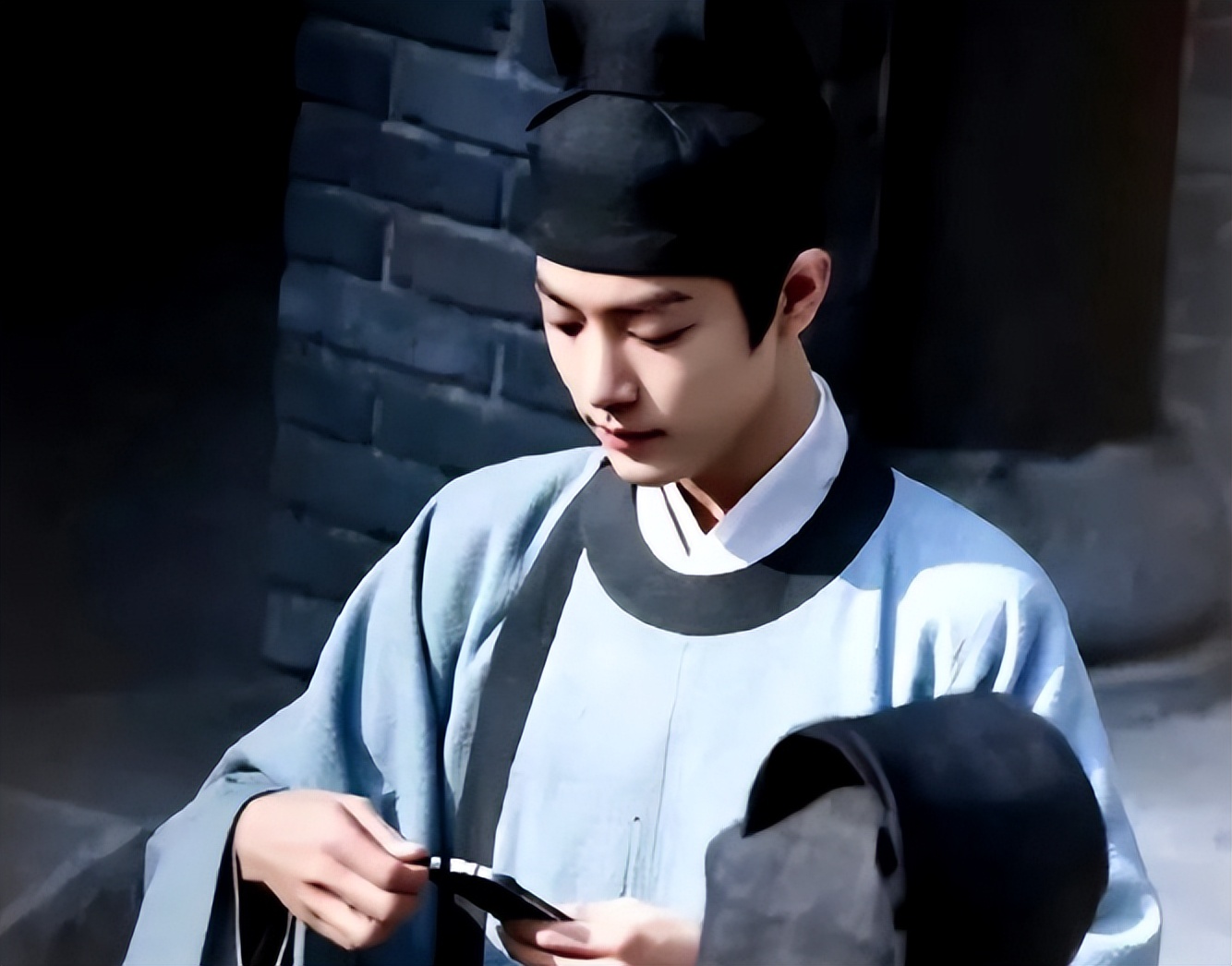 又来了！49岁钟汉良给32岁肖战演“爹”，这让扮嫩演员还咋玩