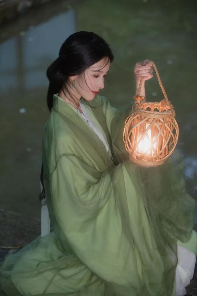 内娱最强“白月光”哪里变了?