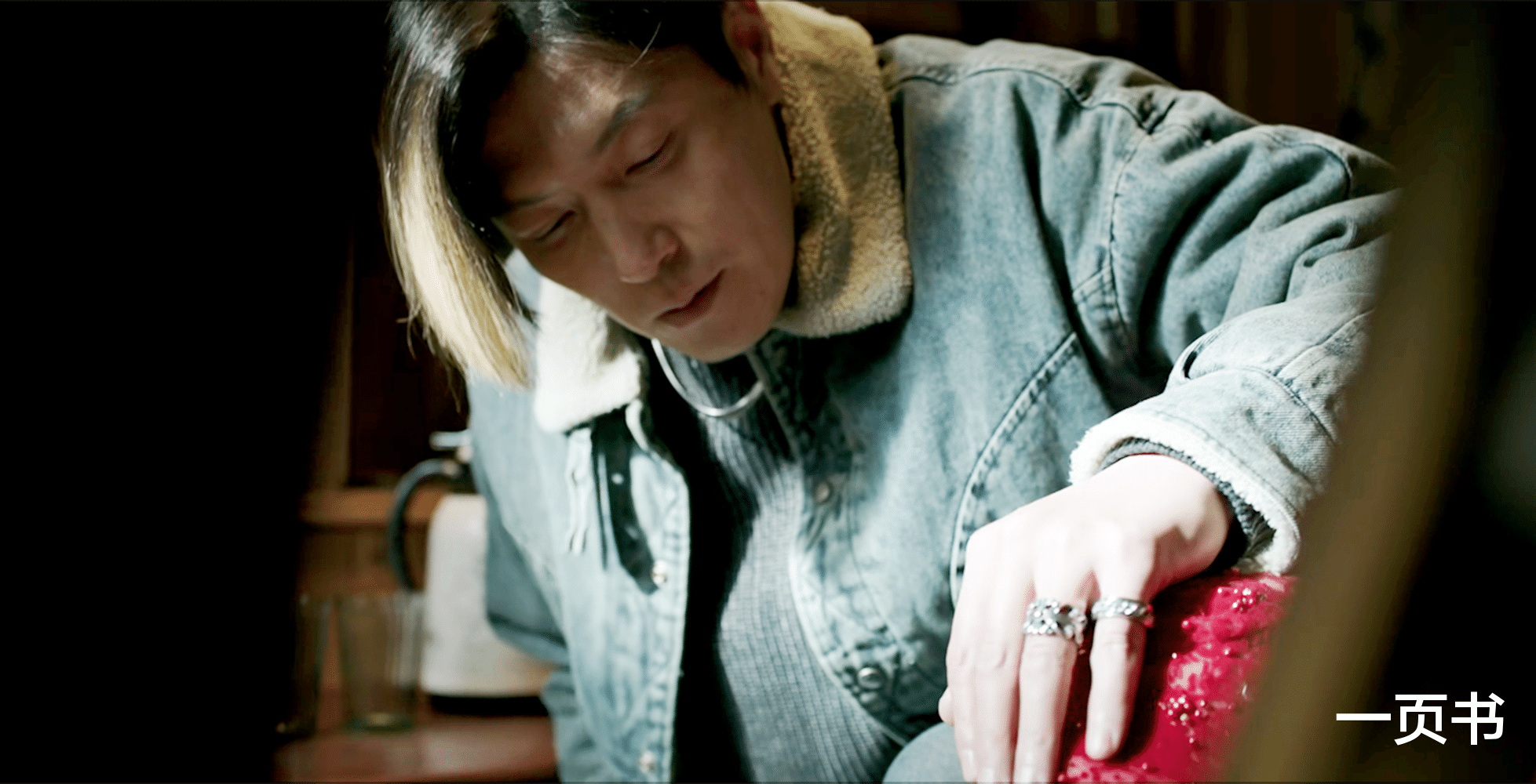 《黑白决》直到谭一笑爬上姜皓的床，才明白，马文文为何不愿被救