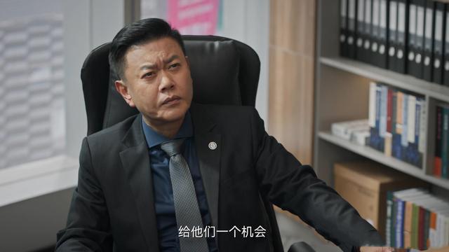 《城中之城》:唆使胡悦性贿赂,派杀手,算计赵辉,他是万恶之源