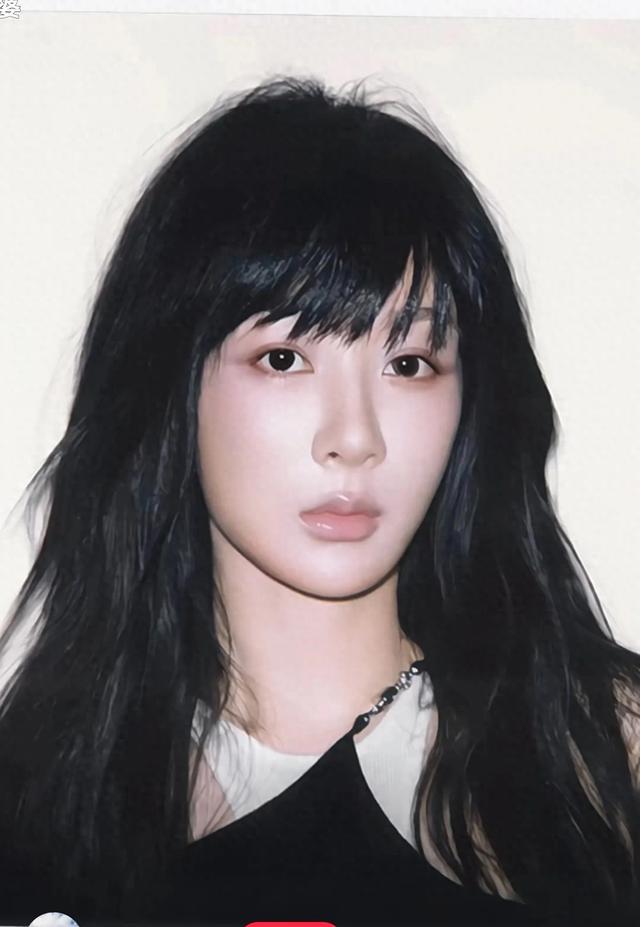 杨紫复古刘海造型，演绎30岁女人的性感与纯欲风