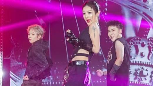 薇娅年会热舞，身材火辣，舞姿迷人，让人尖叫