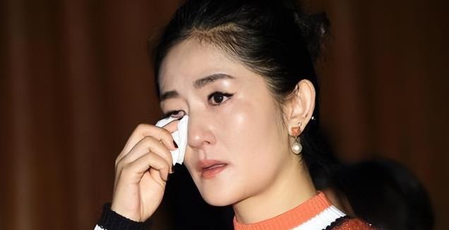 谢娜不再沉默，一则动态变相回应婚变传言，网友：心疼太不容易了