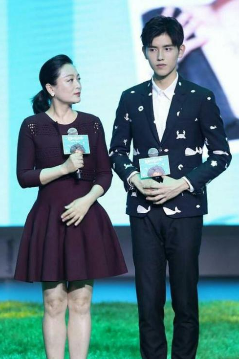 “天生富贵相”的4位女星,五官凑在一起,越看越美,谁娶谁赚