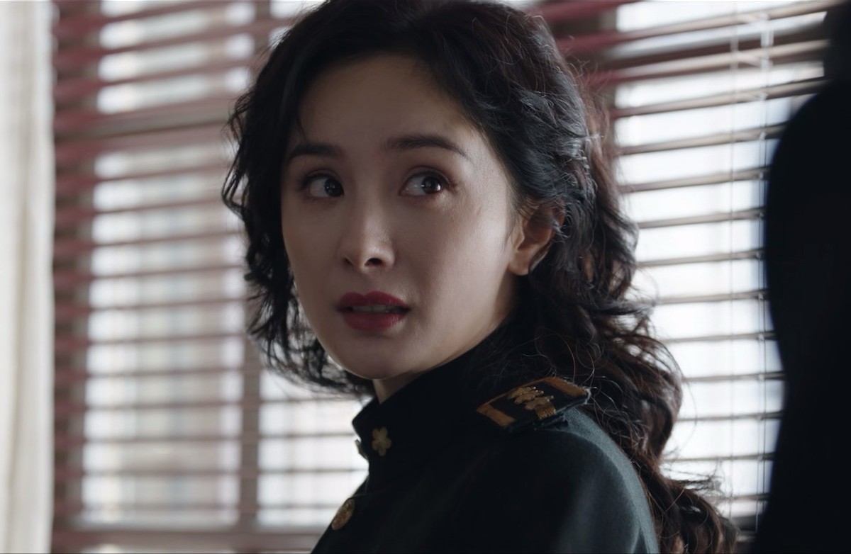 好家伙!杨幂新剧造型审美塌方,撞脸闫学晶,被29岁邢菲艳压