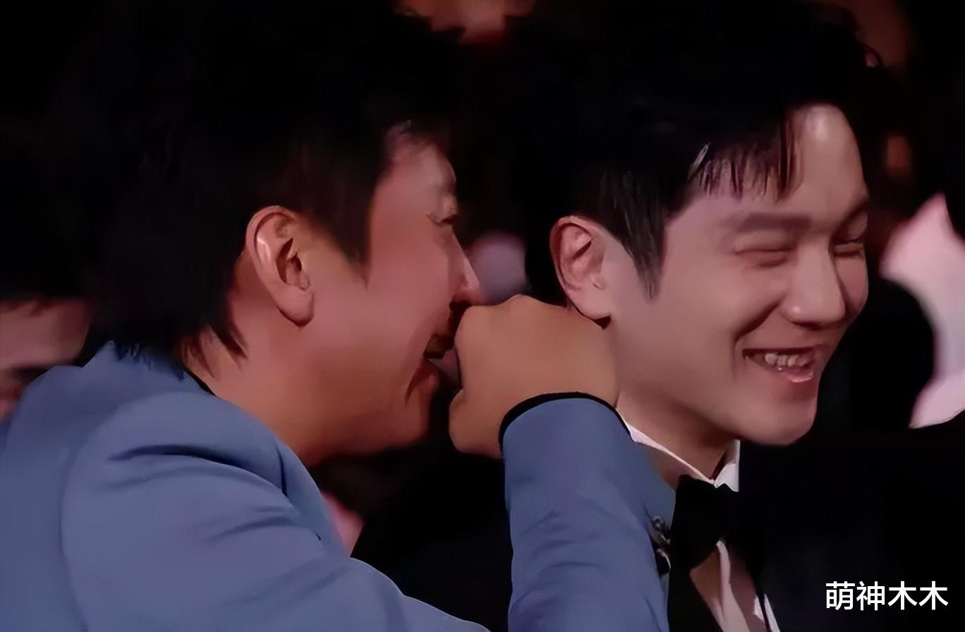 微博之夜名场面：李冰冰惠英红化身马龙迷妹，沈腾搀扶马丽下台阶