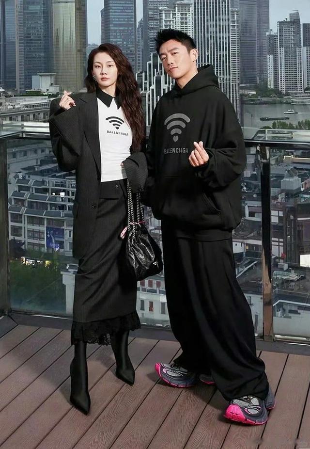 |郑恺苗苗高甜互动！《奔跑吧》匈牙利浪漫复刻《两小无猜》