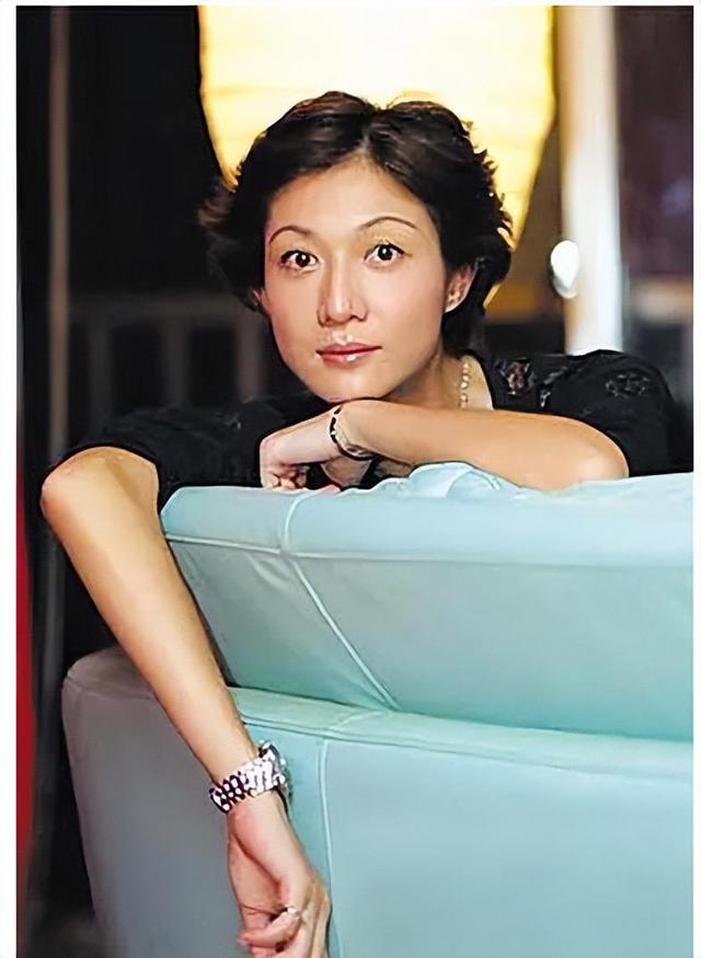 被成龙“爱过”的4位女星，个个气质迷人，来看看你认识几个？