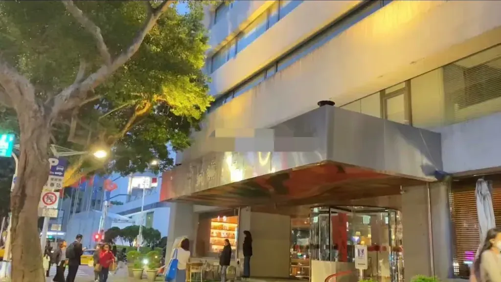 重大变动!汪小菲连夜换招牌,酒店的S变了样,现场施工影像首次曝光!