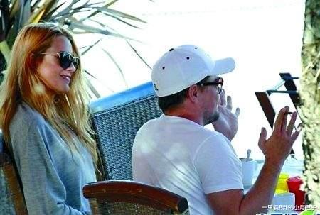 这个世界太癫!布莱克竟然和小李子在一起过,分手竟因为番茄酱?