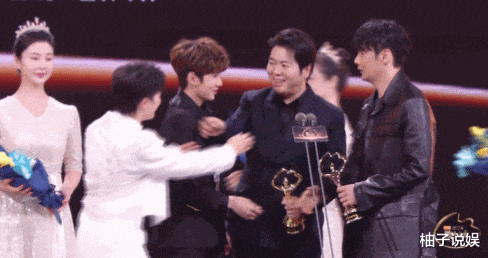 C位被抢,宣传没有,她这顶流当的真窝囊