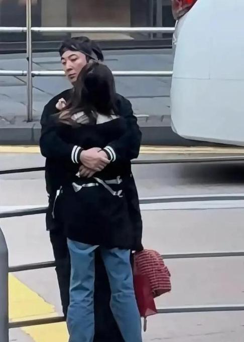 王思聪女友大量私照曝光，身材火辣网红脸，网友：谁看谁不迷糊