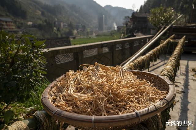 三伏天,在家晒“3种干菜”,一次买20斤便宜,冬天炖肉好吃!