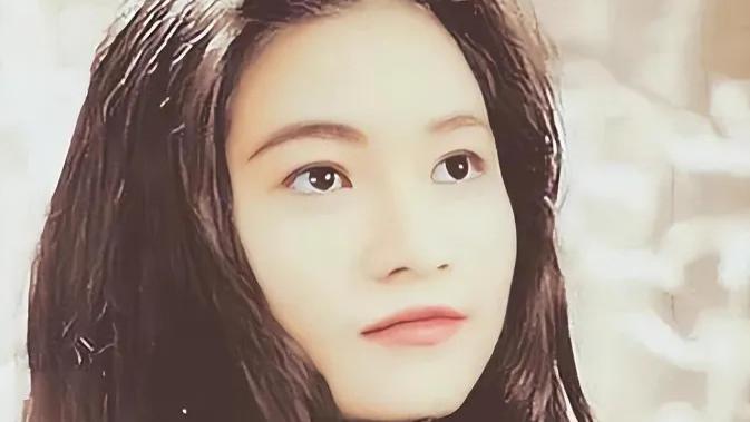 心痛！曝郑佩佩去世，最后露面坐轮椅气色差，女儿透露心酸状态