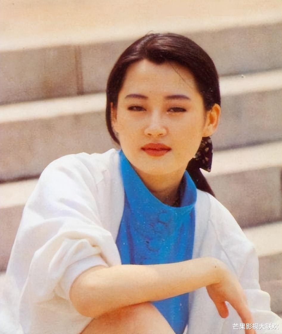 为什么54岁的许晴不婚不育?她终于承认: 如果他还在,我会嫁!