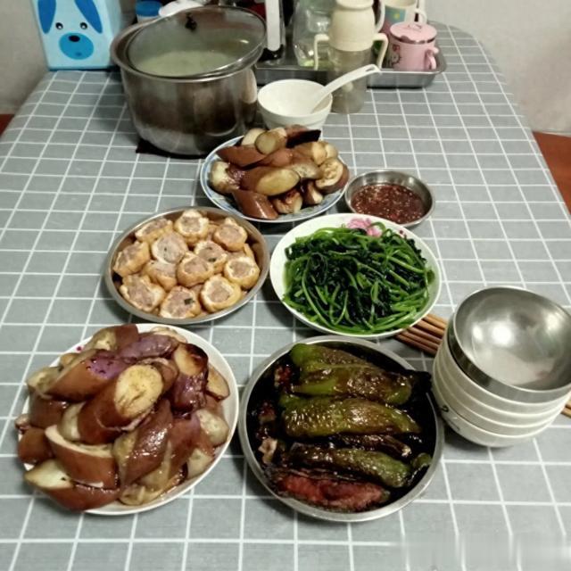 广东女子笑婆婆偏心，小姑子在不在饭菜区别大，网友：看破不说破