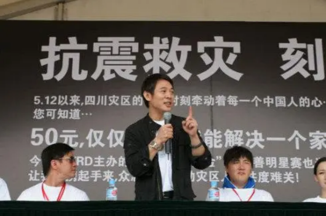 李连杰二哥李连利:弟弟给大哥120万年薪,他却住农村死于喉癌