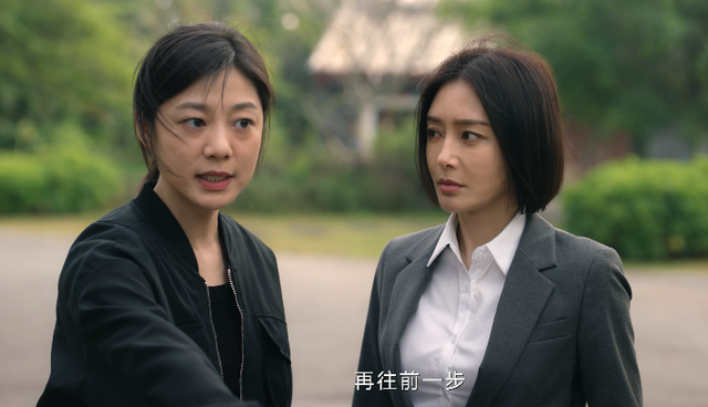 36岁王真儿,42岁于明加,45岁秦岚,还是天然脸更胜一筹