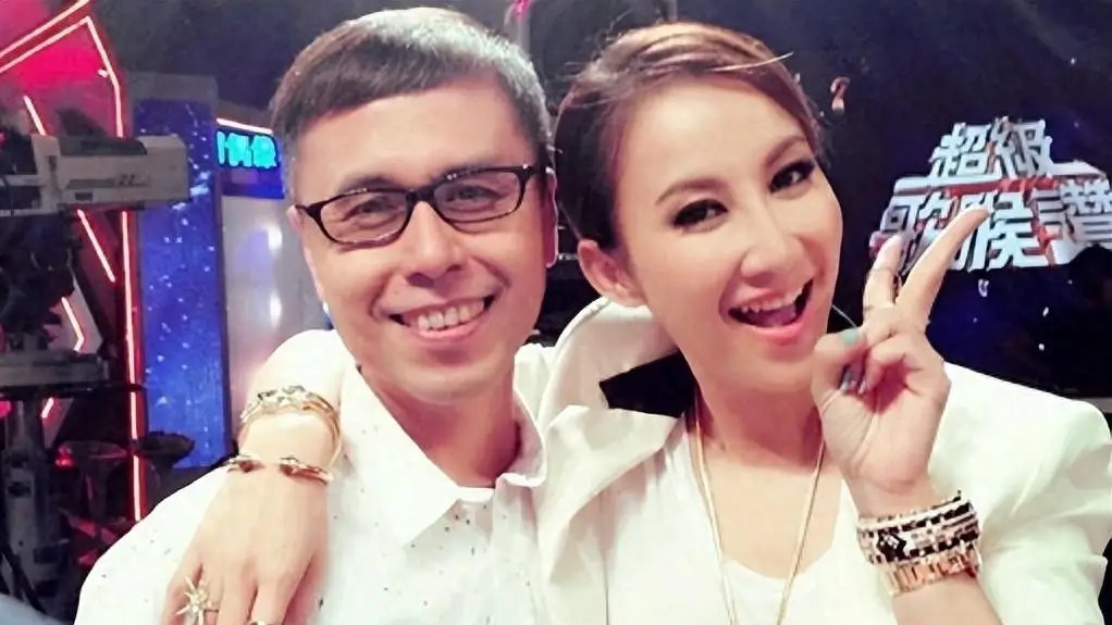 华语天王何厚华谢世，传承典范李克勤感慨万千，张含韵发文悼念