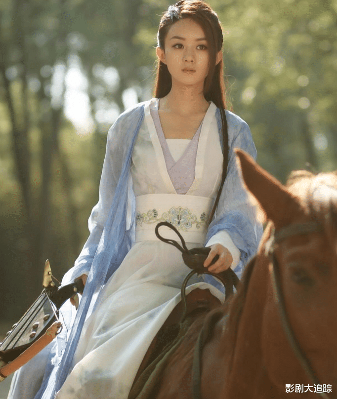 女明星骑马硬照！赵丽颖霸气杨幂酷，刘亦菲最美，娜扎令人惊讶