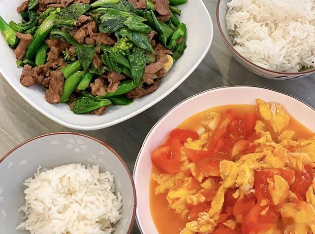 江苏女子晒老公做的饭菜，因只有2道菜走红，网友：嫁对人真幸福