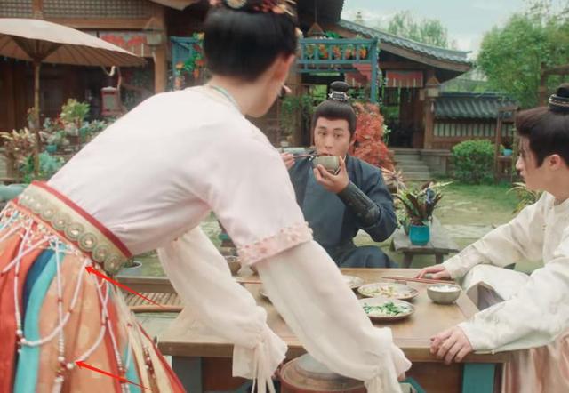 檀健次的《四方馆》告诉我们,当陈小纭太惊艳时,女主打酱油去吧