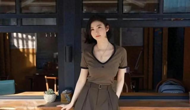 短发景甜 俏皮可爱