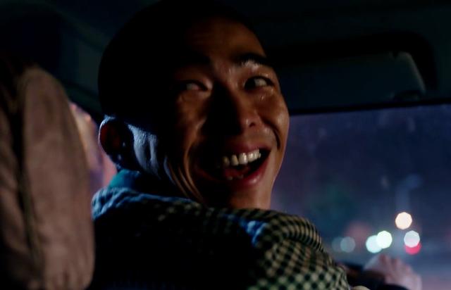 张艺谋《雪迷宫》收视炸了:躲过黄景瑜,我却被41岁男二号惊艳了