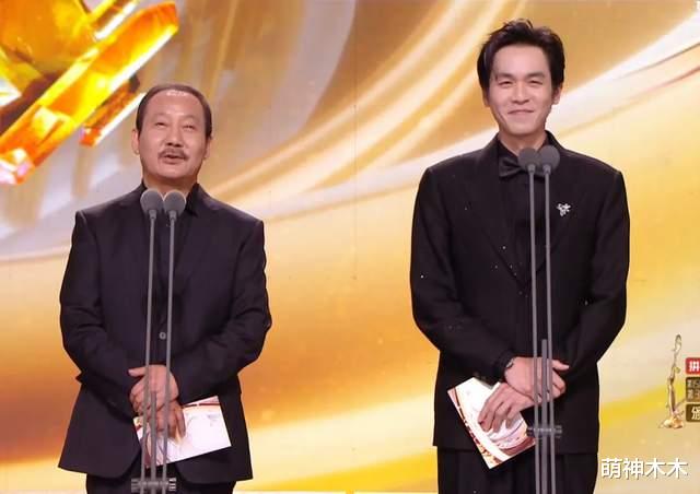 金鹰奖状况百出：闫妮险摔倒，何炅刘涛接连嘴瓢，赵丽颖紧张变脸