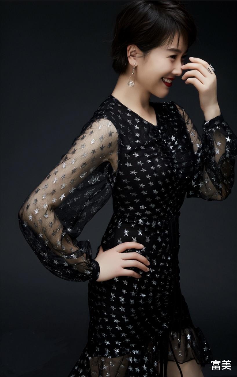 那鸟不知他是一只鸡,那马不知道他是一头驴,用在左小青很恰当