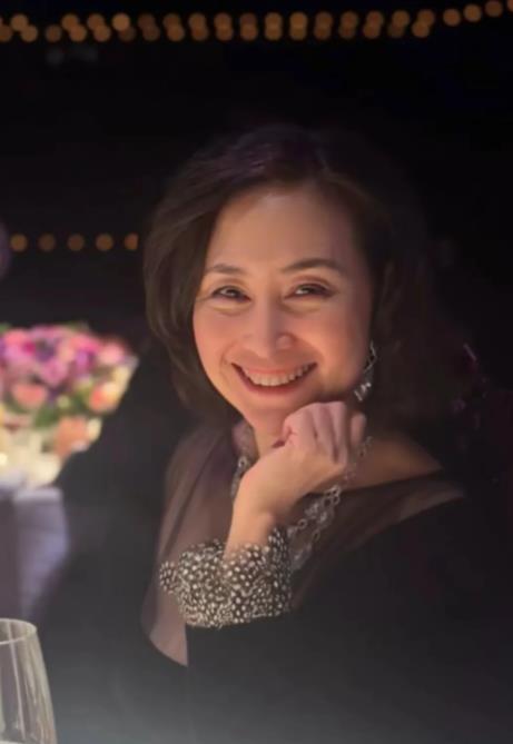 何超琼出席南京活动,62岁仍然光彩照人,副部级身份意外曝光