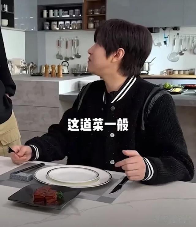 谢霆锋屈尊为90后网红做红烧肉，却遭打脸：很一般！网友揭露真相