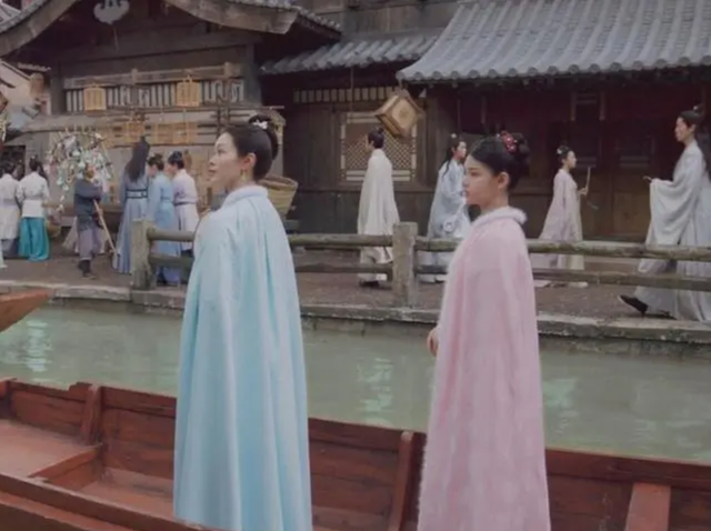 同样是演丫鬟小姐,以前的一看就知道谁是主谁是仆,现在的全靠猜