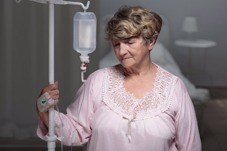 74岁大妈坚持自己做饭，确诊肠癌，医生：这个饮食习惯害了她！