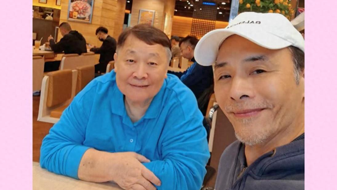 75岁秦煌自曝女友已生女，孩子父亲另有其人，仍视对方女儿如己出