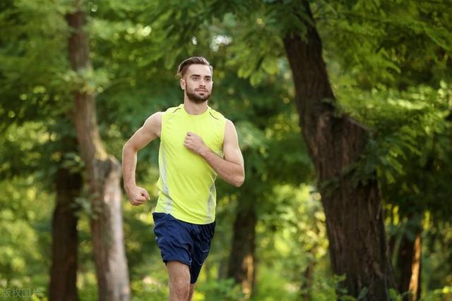 为什么有些中年男子每天跑5公里，还是大肚便便？