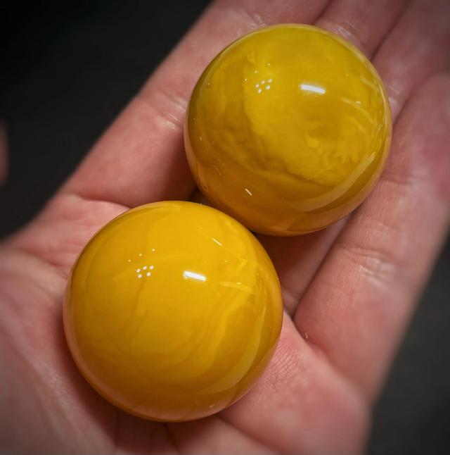 琥珀和蜜蜡到底有什么区别?琥珀vs蜜蜡一文让你看懂